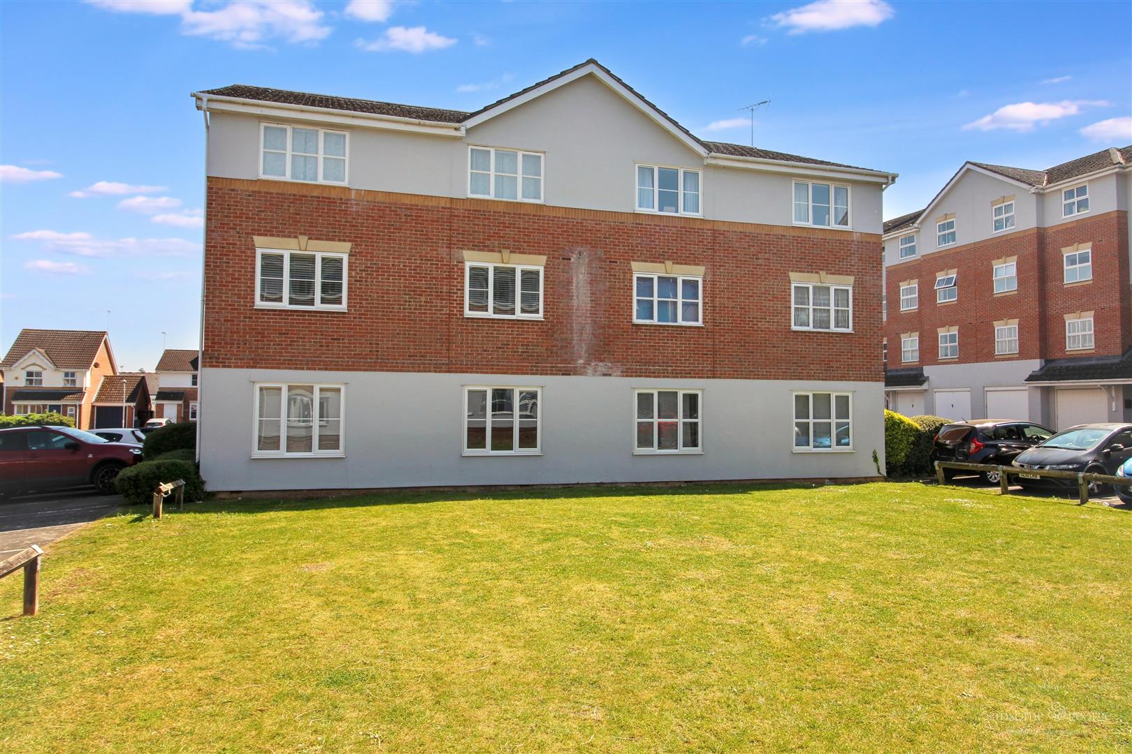 1 bed property in Elm Park, Reading